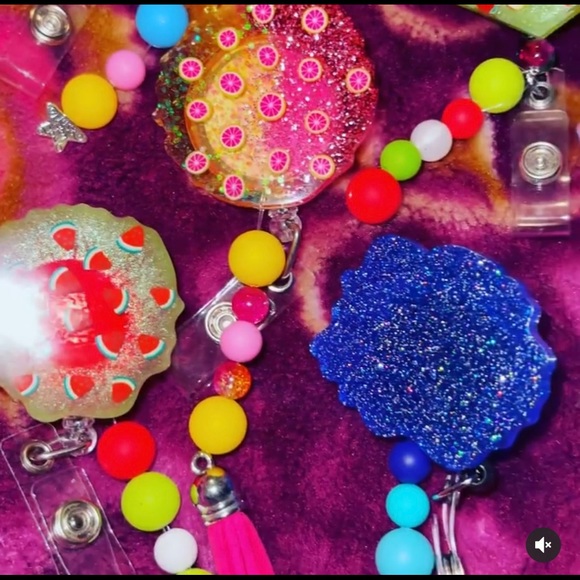 Custom Badge Holders - Picture 7 of 16